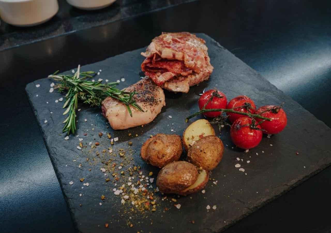 Hotel Horal Rožnov pod Radhoštěm 외부 사진